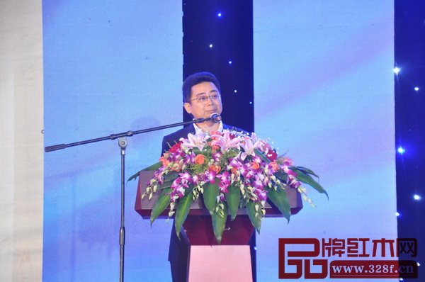 浙商建業(yè)高級(jí)總裁助理兼商管公司總裁沈斌代表東陽(yáng)中國(guó)木雕城發(fā)表講話(huà) 浙商建業(yè)高級(jí)總裁助理兼商管公司總裁沈斌代表東陽(yáng)中國(guó)木雕城發(fā)表講話(huà)