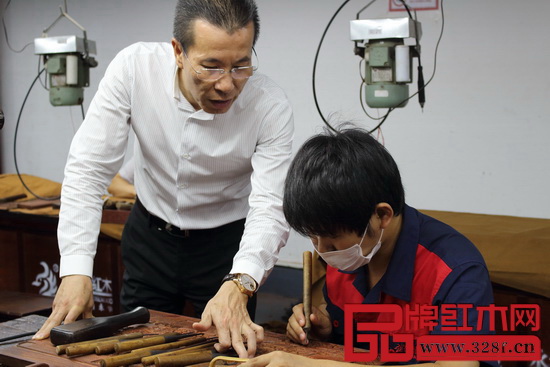 陳達強對產(chǎn)品品質(zhì)要求嚴格,十分注重細節(jié) 陳達強對產(chǎn)品品質(zhì)要求嚴格,十分注重細節(jié)