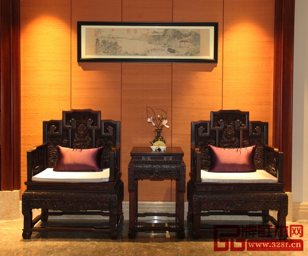 永華紅木展廳內(nèi)擺放著眾多精品紅木家具 永華紅木展廳內(nèi)擺放著眾多精品紅木家具