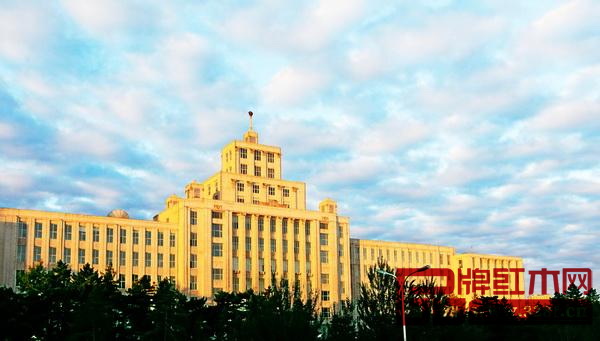 東北林業(yè)大學是教育部直屬,國家211工程和優(yōu)勢學科創(chuàng)新平臺項目重點建設(shè)高校 攝影:葉方 東北林業(yè)大學是教育部直屬,國家211工程和優(yōu)勢學科創(chuàng)新平臺項目重點建設(shè)高校 攝影:葉方