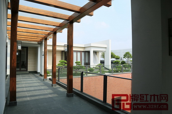 區(qū)氏臻品明清家具藝術(shù)館每個場景都經(jīng)過精心設計,具有現(xiàn)代化國際范 區(qū)氏臻品明清家具藝術(shù)館每個場景都經(jīng)過精心設計,具有現(xiàn)代化國際范