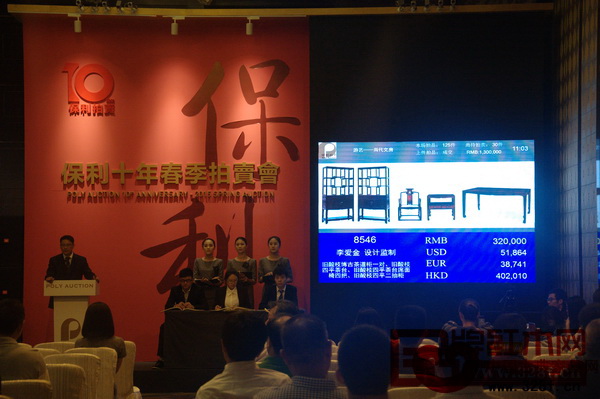 魯班木藝董事長李愛金設計監(jiān)制的產(chǎn)品現(xiàn)場成交 魯班木藝董事長李愛金設計監(jiān)制的產(chǎn)品現(xiàn)場成交