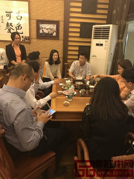 參觀結(jié)束后,雙方以下午茶的形式親切交談 參觀結(jié)束后,雙方以下午茶的形式親切交談