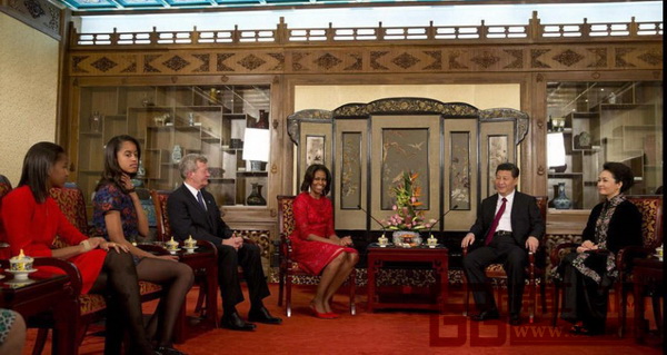 習(xí)大大在北京釣魚臺國賓館使用紅木家具會見美國總統(tǒng)奧巴馬夫人米歇爾 習(xí)大大在北京釣魚臺國賓館使用紅木家具會見美國總統(tǒng)奧巴馬夫人米歇爾