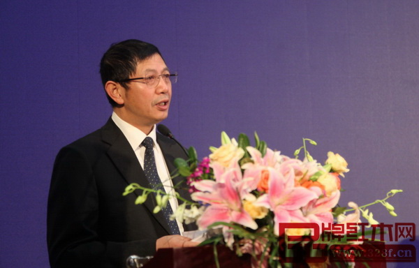 東陽市副市長陳軍作《中國(東陽)木雕紅木產(chǎn)業(yè)發(fā)展報(bào)告》 東陽市副市長陳軍作《中國(東陽)木雕紅木產(chǎn)業(yè)發(fā)展報(bào)告》