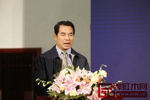 中國林業(yè)產(chǎn)業(yè)聯(lián)合會(huì)副會(huì)長兼秘書長王滿宣布活動(dòng)正式開幕 中國林業(yè)產(chǎn)業(yè)聯(lián)合會(huì)副會(huì)長兼秘書長王滿宣布活動(dòng)正式開幕