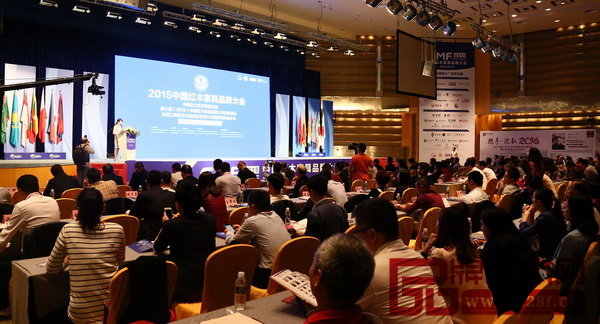 第六屆中國紅木家具品牌大會現(xiàn)場盛況 第六屆中國紅木家具品牌大會現(xiàn)場盛況