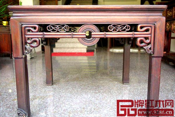 不常使用,可為紅木八仙桌包上防護罩 不常使用,可為紅木八仙桌包上防護罩