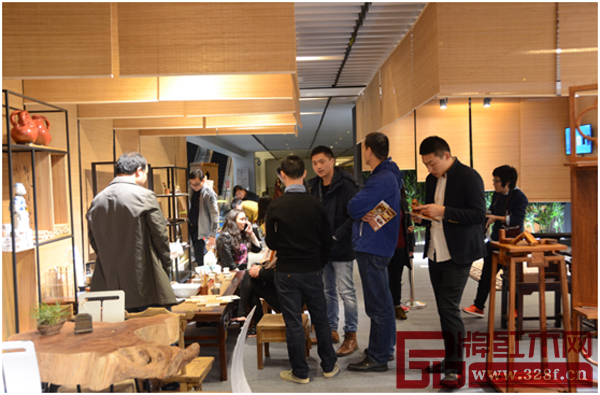 “映像木雕城”APP體驗(yàn)現(xiàn)場 “映像木雕城”APP體驗(yàn)現(xiàn)場