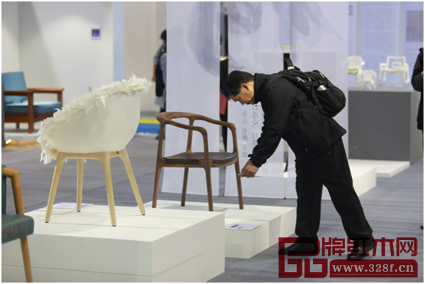 2016“中國的椅子”原創(chuàng)設(shè)計(jì)大賽展現(xiàn)場 2016“中國的椅子”原創(chuàng)設(shè)計(jì)大賽展現(xiàn)場