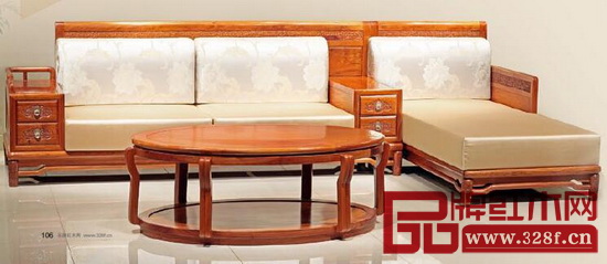 左圖：東成紅木新古典紅木佳作——緬甸花梨香茗三號沙發(fā)采用瑞昇家居生產(chǎn)的軟裝搭配，更顯格調(diào)與時尚