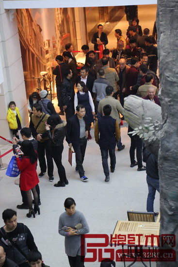 2016中山紅博會引起了極大的反響，現(xiàn)場人潮如流