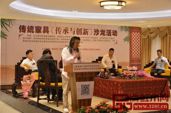 中國工藝美術(shù)協(xié)會(huì)副會(huì)長伍炳亮發(fā)表講話 中國工藝美術(shù)協(xié)會(huì)副會(huì)長伍炳亮發(fā)表講話