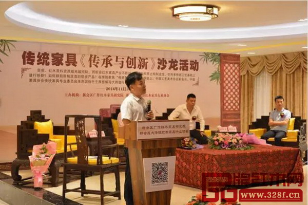 大澤鎮(zhèn)紅木家具協(xié)會(huì)會(huì)長鐘超雄發(fā)表講話