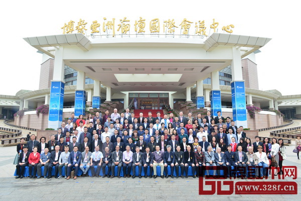 2016年1月12日中國藝術(shù)紅木家具傳承人頒獎，為行業(yè)樹立轉(zhuǎn)型的標桿和榜樣