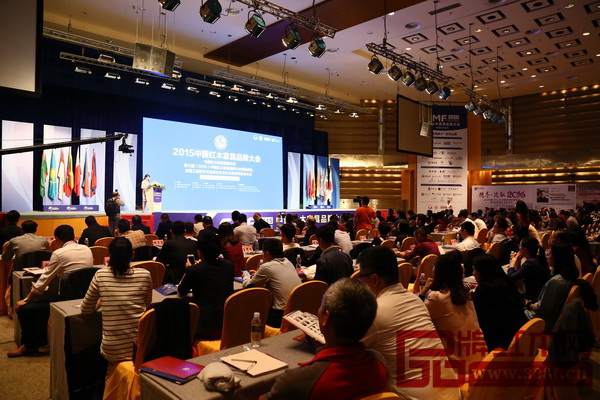 專委會一次會議隆重召開，讓世界愛上中國藝術(shù)紅木