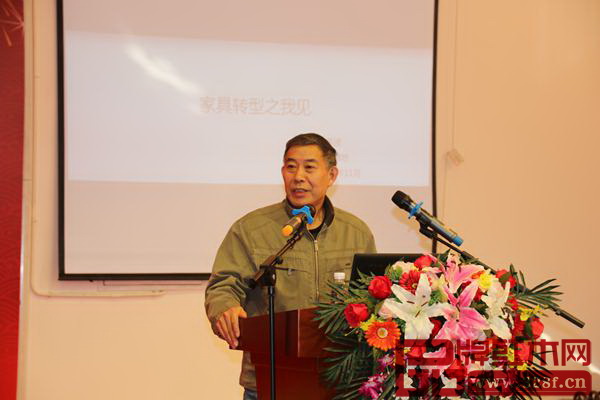 京作紅木家具工藝技術傳承人田燕波作《紅木家具之我見》主題演講 京作紅木家具工藝技術傳承人田燕波作《紅木家具之我見》主題演講
