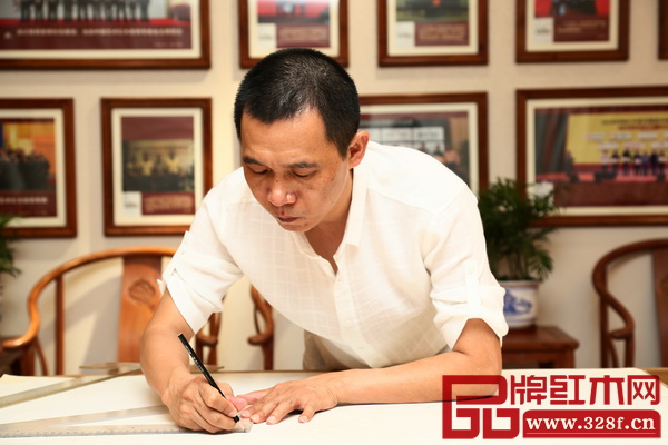 伍建波制作家具前都合理規(guī)劃、精心設計