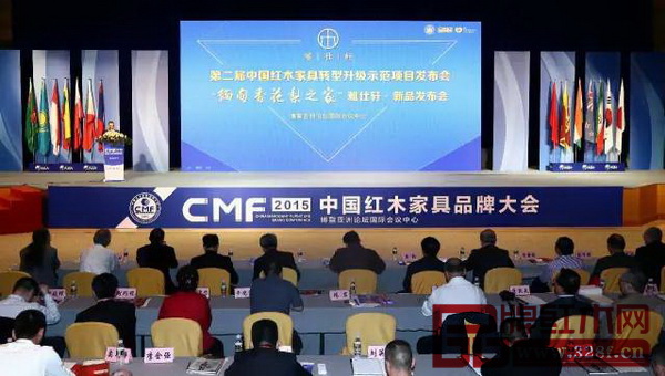 雅仕軒紅木董事長陳君作雅仕軒新品發(fā)布會