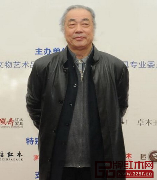 中國紅木文化研究院院長、著名明式家具學者、全聯(lián)藝術紅木家具專委會專家顧問濮安國 中國紅木文化研究院院長、著名明式家具學者、全聯(lián)藝術紅木家具專委會專家顧問濮安國