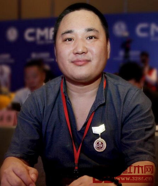 東北林業(yè)大學明清家具研究所所長、東北林業(yè)大學研究生導師、全聯(lián)藝術紅木家具專委會專家顧問牛曉霆 東北林業(yè)大學明清家具研究所所長、東北林業(yè)大學研究生導師、全聯(lián)藝術紅木家具專委會專家顧問牛曉霆