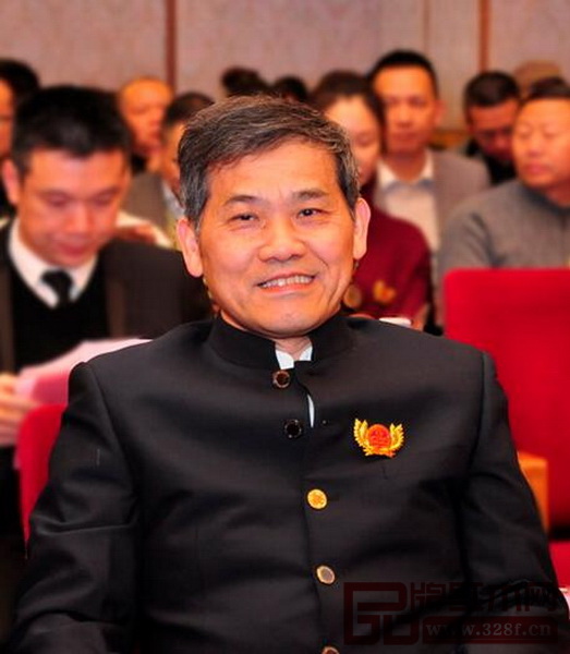 家具行業(yè)資深媒體人、全聯(lián)藝術紅木家具專委會專家顧問王周 家具行業(yè)資深媒體人、全聯(lián)藝術紅木家具專委會專家顧問王周