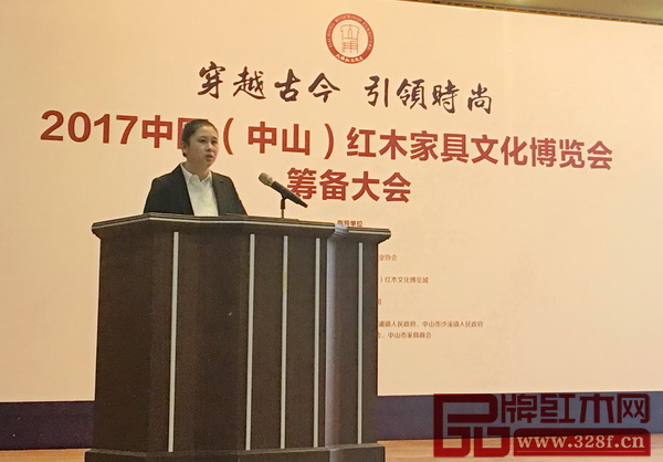 《品牌紅木》雜志副總編葛卉 《品牌紅木》雜志副總編葛卉