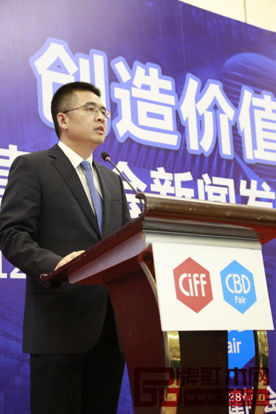 中國對外貿(mào)易廣州展覽總公司副總經(jīng)理劉曉敏在在中國家博會和建博會的新聞發(fā)布會上講話 中國對外貿(mào)易廣州展覽總公司副總經(jīng)理劉曉敏在在中國家博會和建博會的新聞發(fā)布會上講話