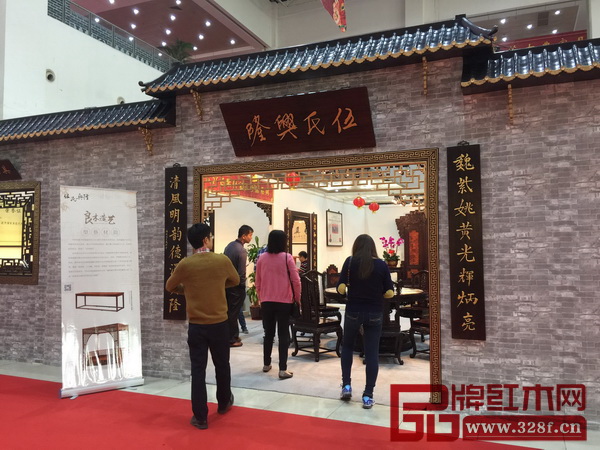 伍氏興隆、利興家具、江山多嬌、雄業(yè)紅木等知名紅木家具品牌參與了第四屆中國（江門）傳統(tǒng)家具精品鑒賞會暨紅木家具交易大會