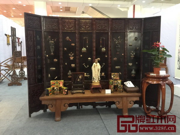 第四屆中國(江門)傳統(tǒng)家具精品鑒賞會暨紅木家具交易大會中展出的傳統(tǒng)古典家具精品 第四屆中國(江門)傳統(tǒng)家具精品鑒賞會暨紅木家具交易大會中展出的傳統(tǒng)古典家具精品