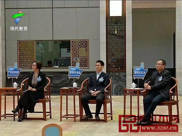 與會嘉賓坐椅為南枝紅紅木提供的紅酸枝圈椅 與會嘉賓坐椅為南枝紅紅木提供的紅酸枝圈椅