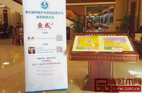 很多企業(yè)在店面設置投票X架,在線下拉起了票 很多企業(yè)在店面設置投票X架,在線下拉起了票