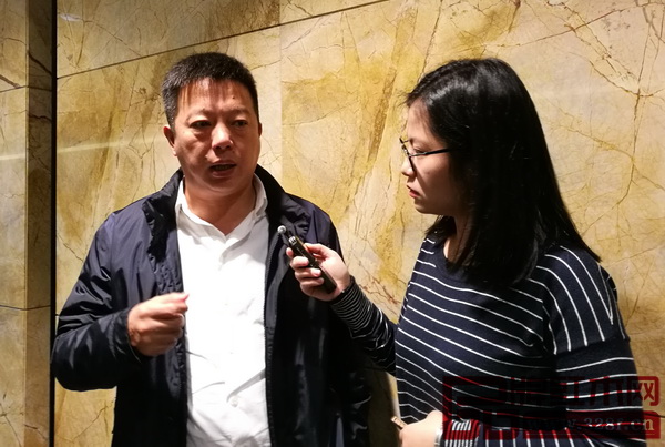 明堂總經(jīng)理張向榮接受媒體采訪