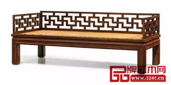 4月6日，香港蘇富比『明式家具——亞洲私人收藏』專場上，晚明黃花梨攢接卍字紋圍子羅漢床以1184萬港幣奪魁