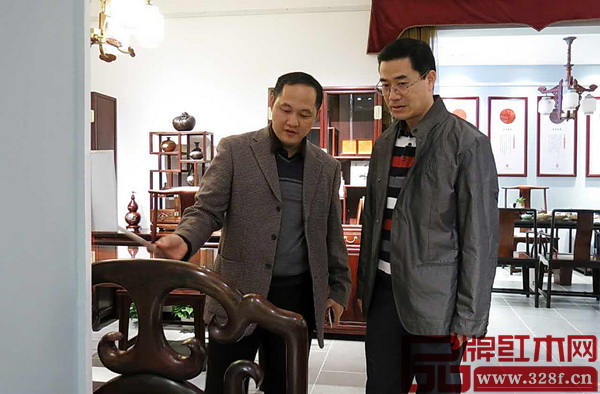 王克就品牌產(chǎn)品科學(xué)化發(fā)展與鄭庭華做了深入交流