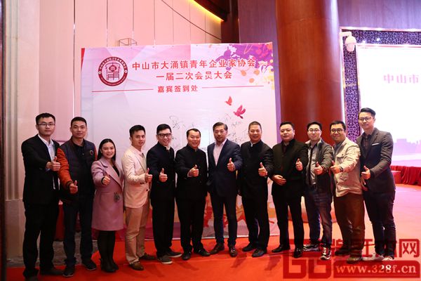 嘉賓為大涌青企協(xié)一周年慶典活動點贊