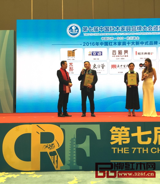 地天泰董事長(zhǎng)許貴祿接受央視主持人趙保樂(lè)的采訪,介紹地天泰·國(guó)風(fēng)品牌優(yōu)勢(shì) 地天泰董事長(zhǎng)許貴祿接受央視主持人趙保樂(lè)的采訪,介紹地天泰·國(guó)風(fēng)品牌優(yōu)勢(shì)