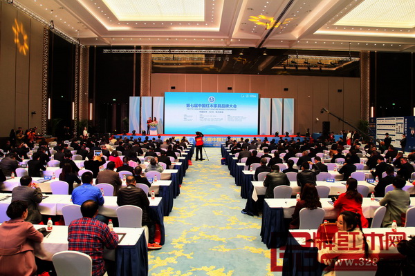 第七屆中國(guó)紅木家具品牌大會(huì)行業(yè)領(lǐng)導(dǎo)、產(chǎn)區(qū)領(lǐng)導(dǎo)、權(quán)威專家和業(yè)界精英歡聚一堂 第七屆中國(guó)紅木家具品牌大會(huì)行業(yè)領(lǐng)導(dǎo)、產(chǎn)區(qū)領(lǐng)導(dǎo)、權(quán)威專家和業(yè)界精英歡聚一堂