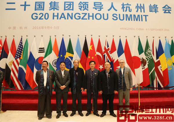 萬家宜董事長吳明月(右二) 萬家宜董事長吳明月(右二)