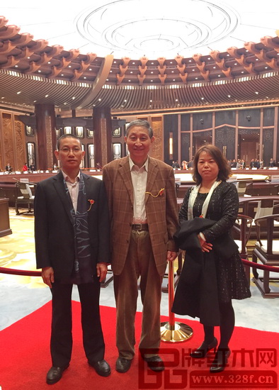 林木軒董事長(zhǎng)朱南雄（左）與原故宮博物院文保科技部主任曹靜樓（中）、夫人張麗青在G20峰會(huì)主會(huì)場(chǎng)留影