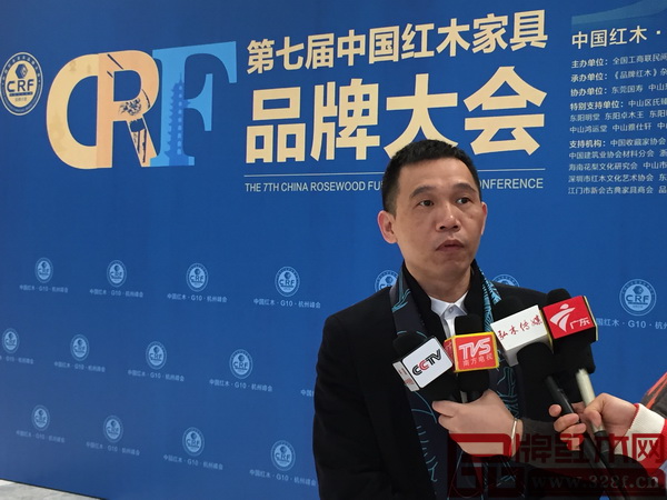 波記家具董事長伍建波接受央視等各大媒體采訪,并講述波記”無漆無蠟無甲醛“家具的特色 波記家具董事長伍建波接受央視等各大媒體采訪,并講述波記”無漆無蠟無甲醛“家具的特色