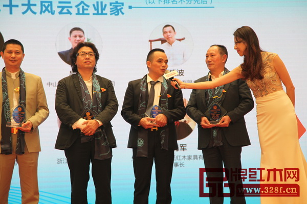 雅仕軒董事長陳君發(fā)表獲獎(jiǎng)感言 雅仕軒董事長陳君發(fā)表獲獎(jiǎng)感言