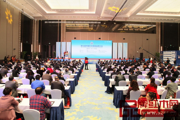 中國紅木G10領(lǐng)袖峰會暨第七屆中國紅木家具品牌論壇在杭州國際博覽中心盛大舉行