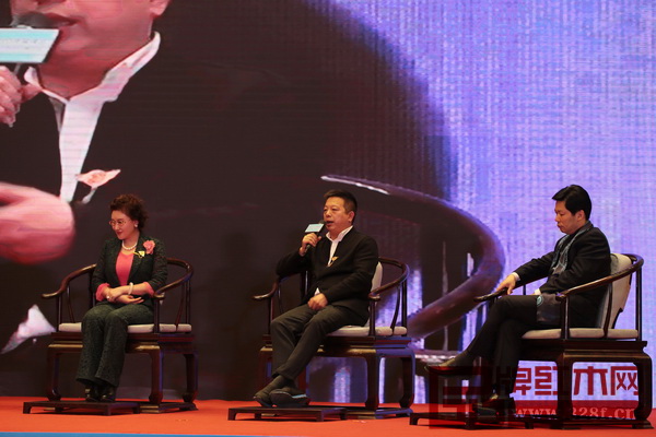 東陽市紅木家具行業(yè)協(xié)會常務(wù)副會長、明堂紅木總經(jīng)理張向榮