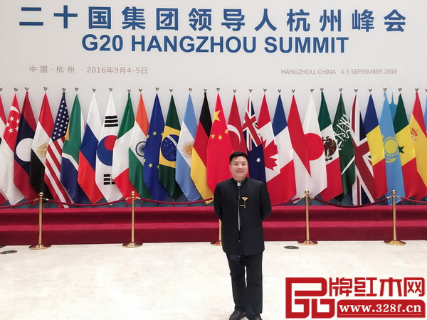 湖南長沙福居閣董事長劉紅成出席第七屆中國紅木家具品牌大會 湖南長沙福居閣董事長劉紅成出席第七屆中國紅木家具品牌大會