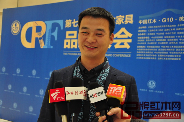 新明紅木總經理杜慶慶接受央視采訪