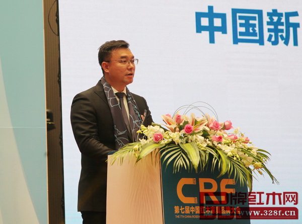 國壽紅木副董事長陳淦凡進行發(fā)布會介紹 國壽紅木副董事長陳淦凡進行發(fā)布會介紹