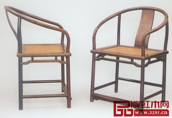 圖2 紫檀無(wú)聯(lián)邦棍圈椅 明末清初 長(zhǎng)64.8厘米 寬57.2厘米 高89.8厘米 (安思遠(yuǎn)《洪氏所藏木器百圖》第二卷) 圖2 紫檀無(wú)聯(lián)邦棍圈椅 明末清初 長(zhǎng)64.8厘米 寬57.2厘米 高89.8厘米 (安思遠(yuǎn)《洪氏所藏木器百圖》第二卷)