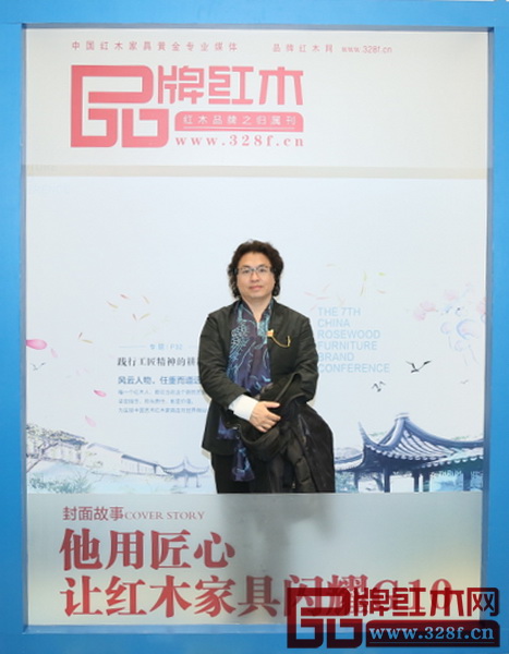 全聯(lián)藝術(shù)紅木家具專業(yè)委員會主席、東莞戴為紅木總裁戴愛國 全聯(lián)藝術(shù)紅木家具專業(yè)委員會主席、東莞戴為紅木總裁戴愛國