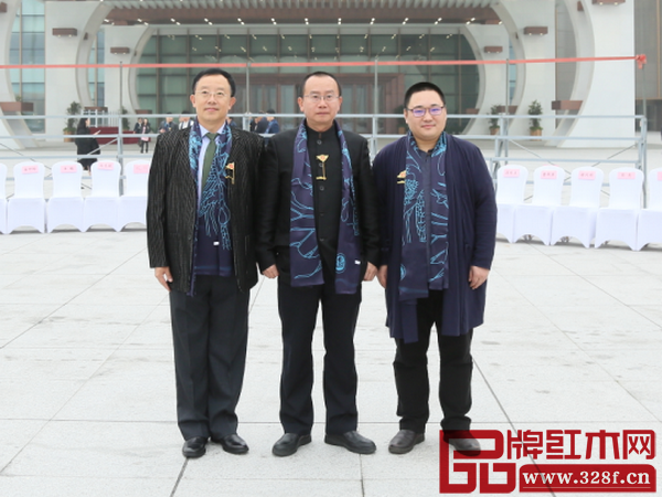 部分政府領(lǐng)導、行業(yè)協(xié)會領(lǐng)導、產(chǎn)區(qū)領(lǐng)導、權(quán)威專家于G20峰會舉辦地——杭州國際博覽中心留影 部分政府領(lǐng)導、行業(yè)協(xié)會領(lǐng)導、產(chǎn)區(qū)領(lǐng)導、權(quán)威專家于G20峰會舉辦地——杭州國際博覽中心留影